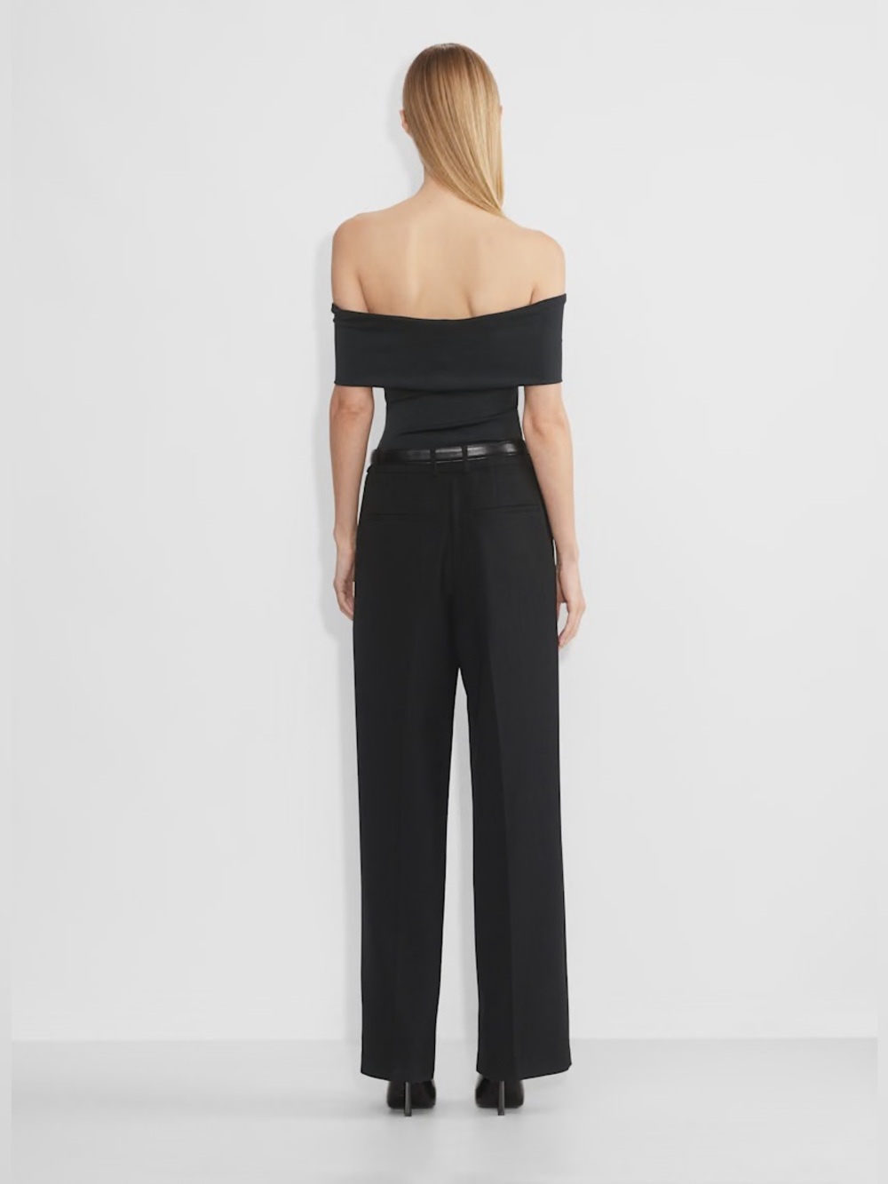 Aritzia Contour Off-Shoulder Bodysuit - Picture 7 of 13